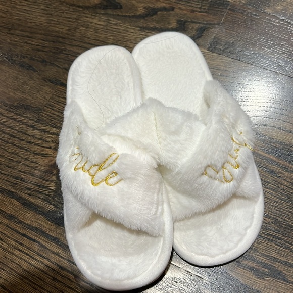 Bride fuzzy slippers - Picture 2 of 3